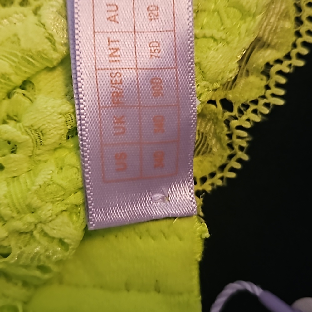NIP SAVAGEXFENTY Alien Animal Lace Unlined Plunge Bra Twisted Lime Green 34D - Picture 7 of 11